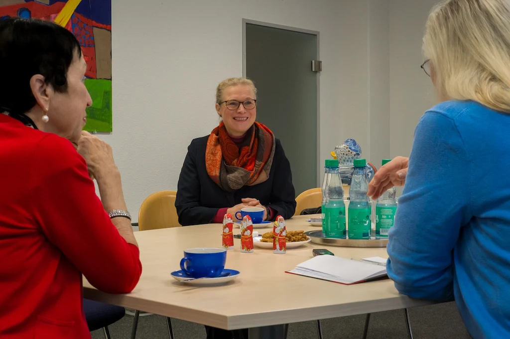 Birgit Feeß, Geschäftsführerin von Pro Hannover Region (PHR) und das NKR im Gespräch